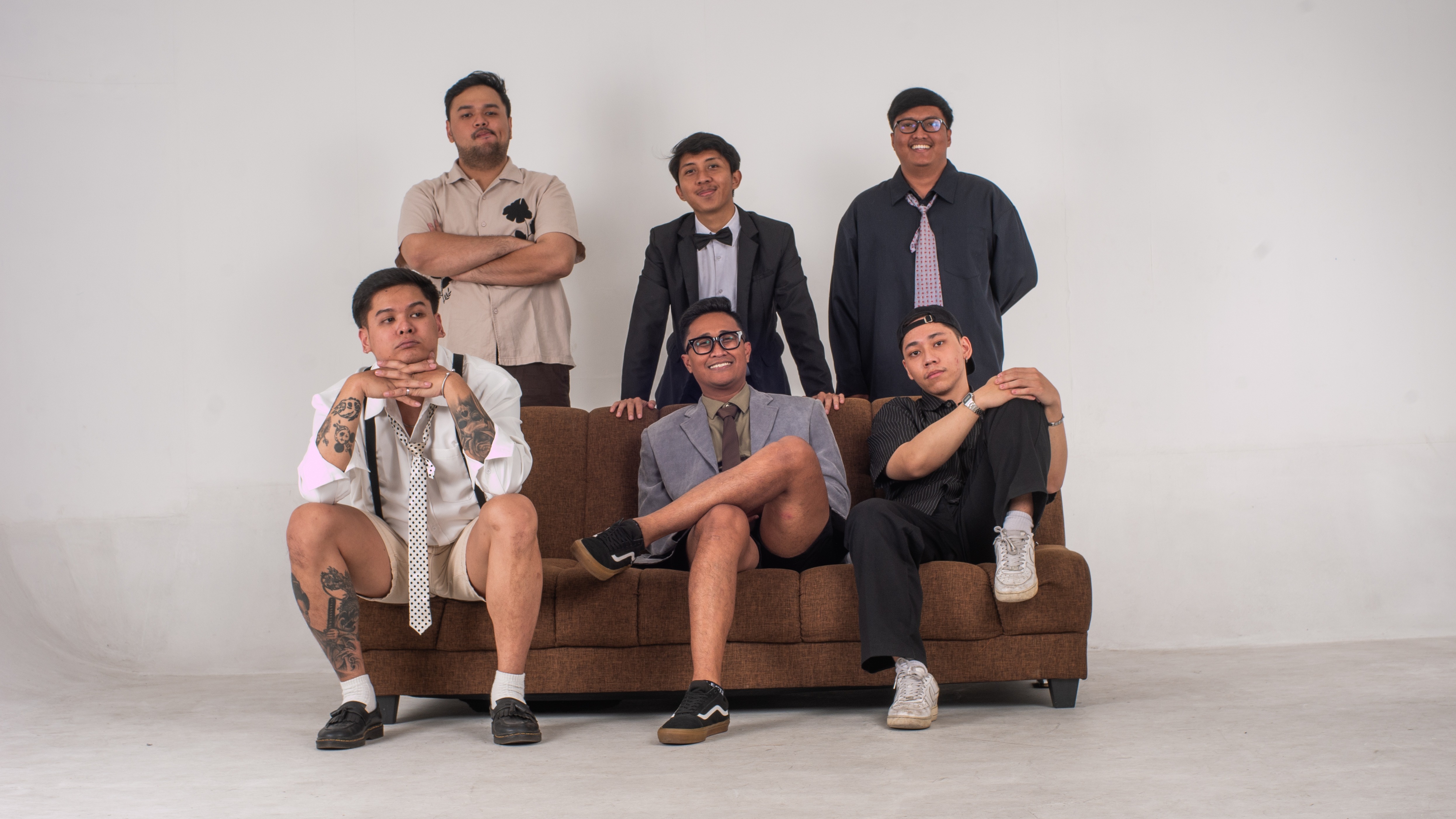 School of Clowns Signs with Glixivibes!